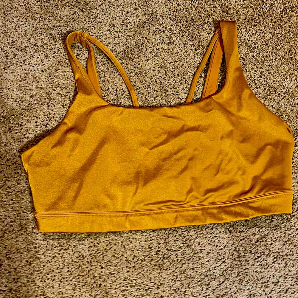 Gold✨ Athleta sports bra.  EUC.  Size large.